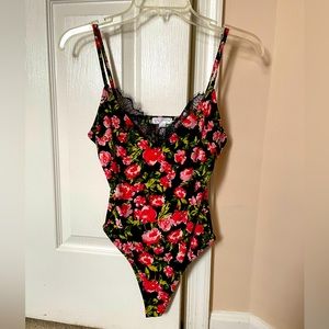 NWOT Hot Bodysuit! Size S 🌸🌺